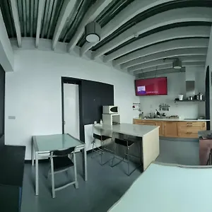 Hostel Your Way